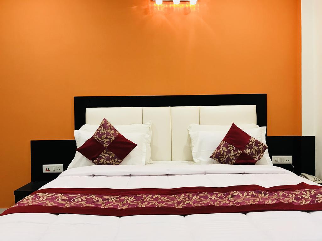 โอโย 6072 อาราธยา เรซิเดนซี Hotel อัครา ภายนอก รูปภาพ