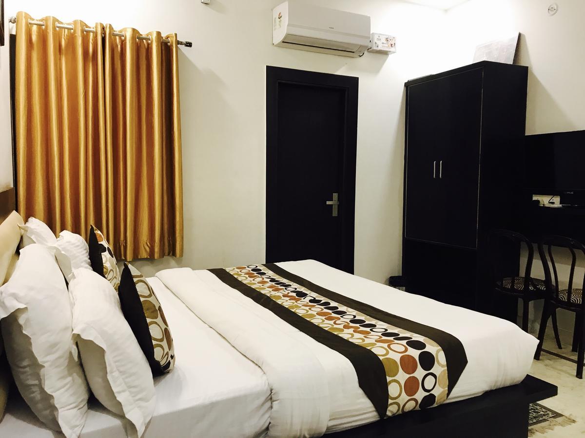 โอโย 6072 อาราธยา เรซิเดนซี Hotel อัครา ภายนอก รูปภาพ