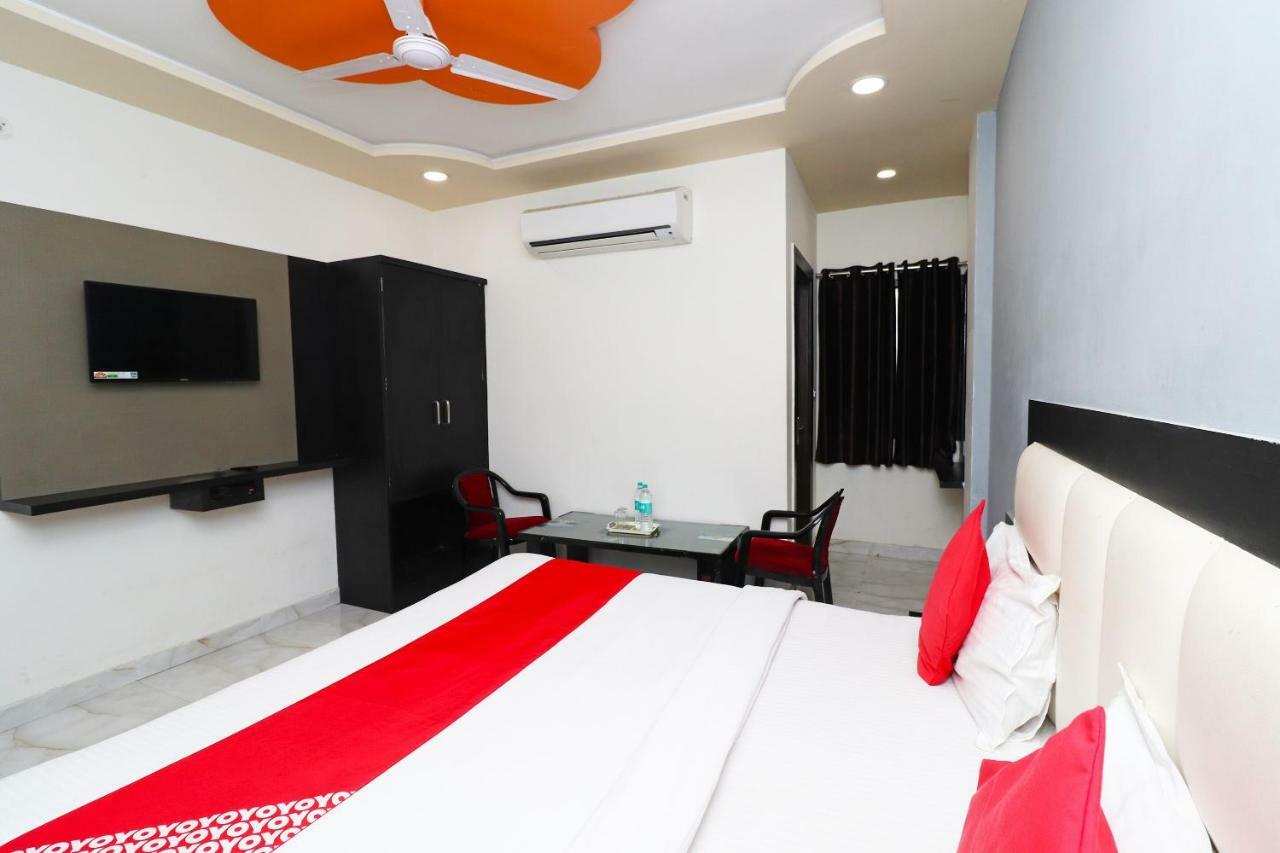 โอโย 6072 อาราธยา เรซิเดนซี Hotel อัครา ภายนอก รูปภาพ